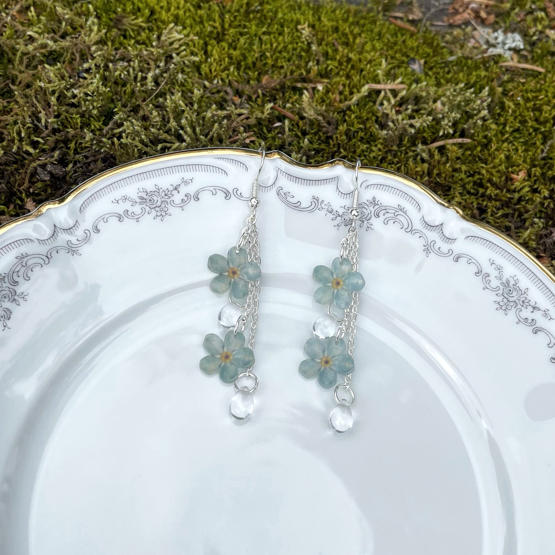 Lemmikki-korvakorut helmillä