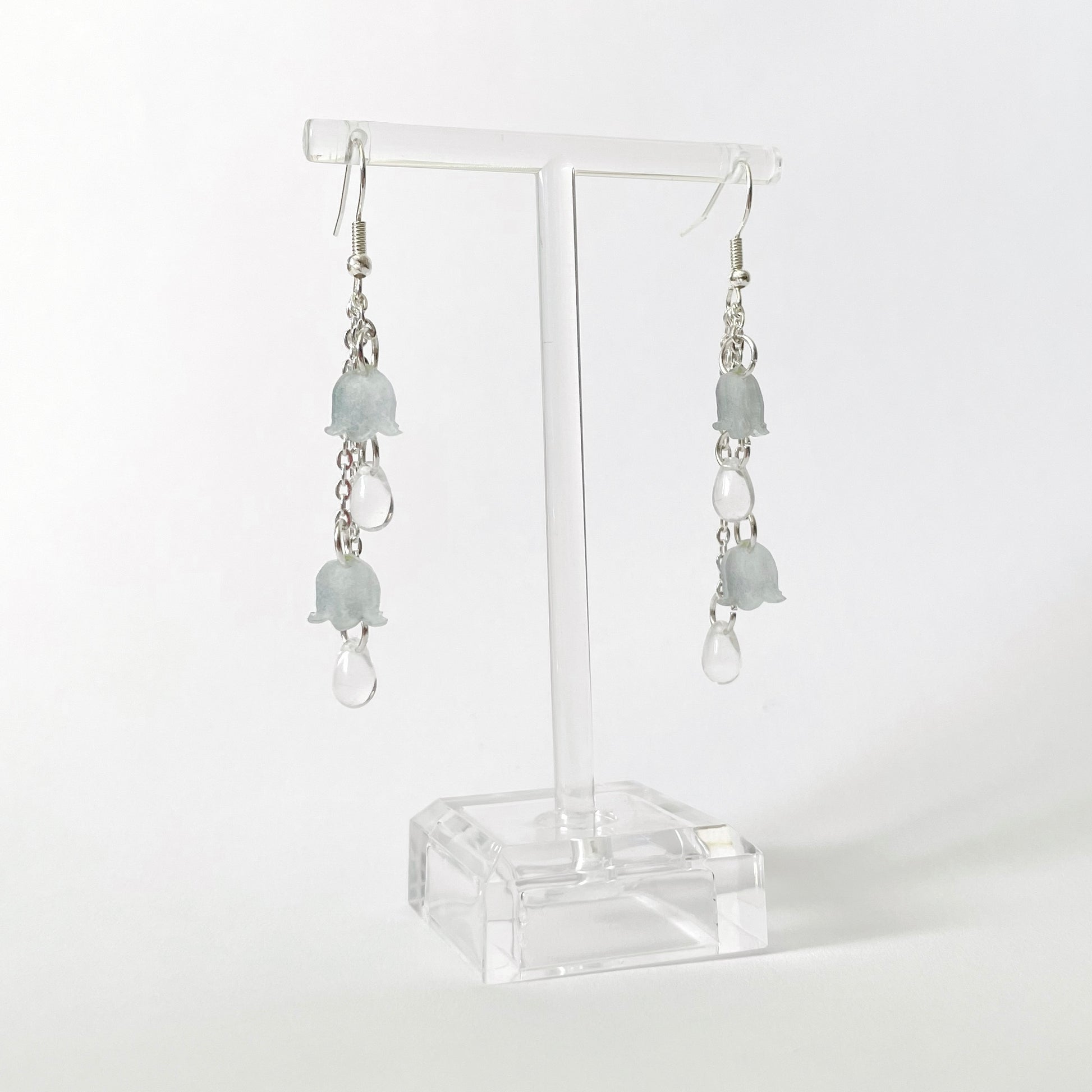 Kielo-korvakorut helmillä