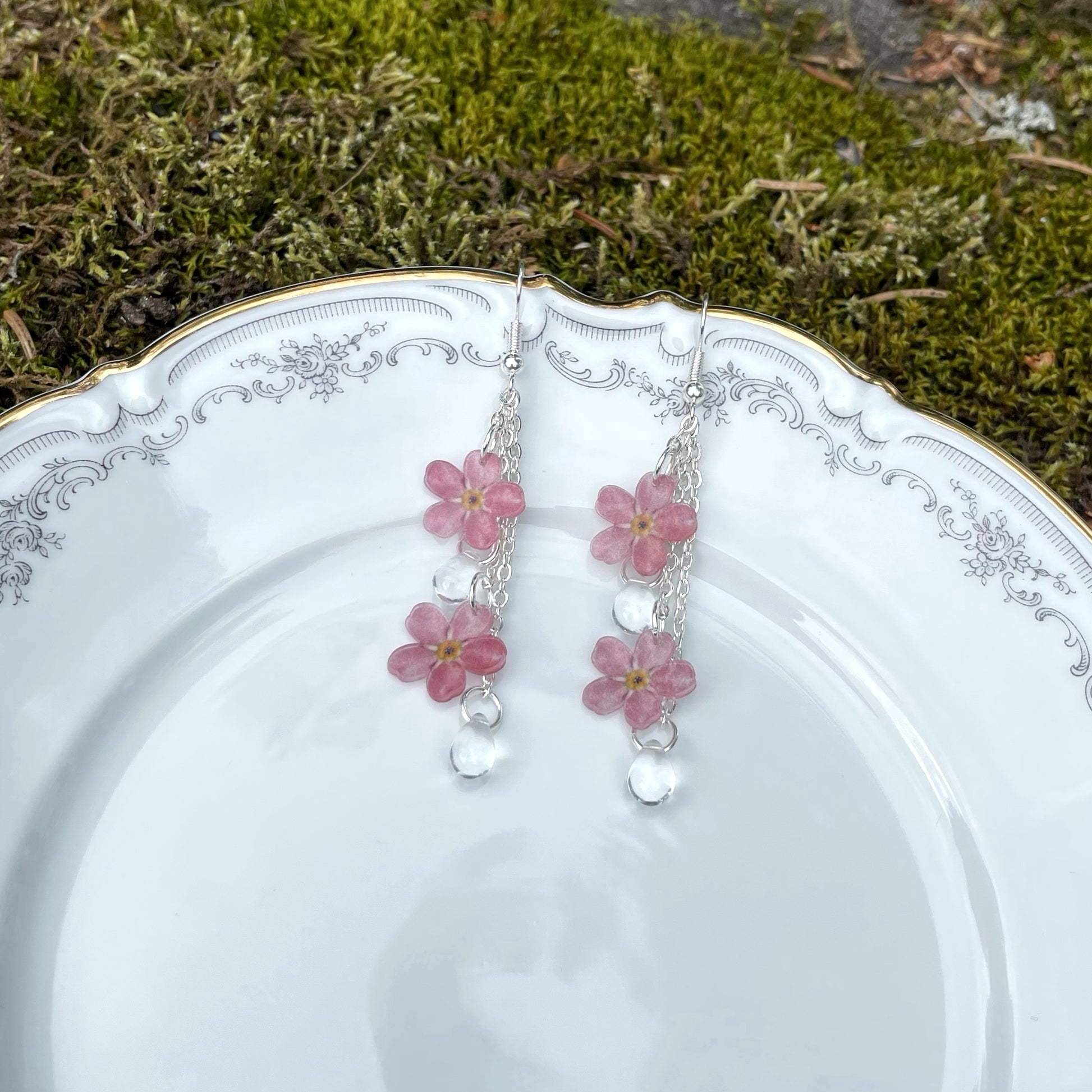 Lemmikki-korvakorut helmillä