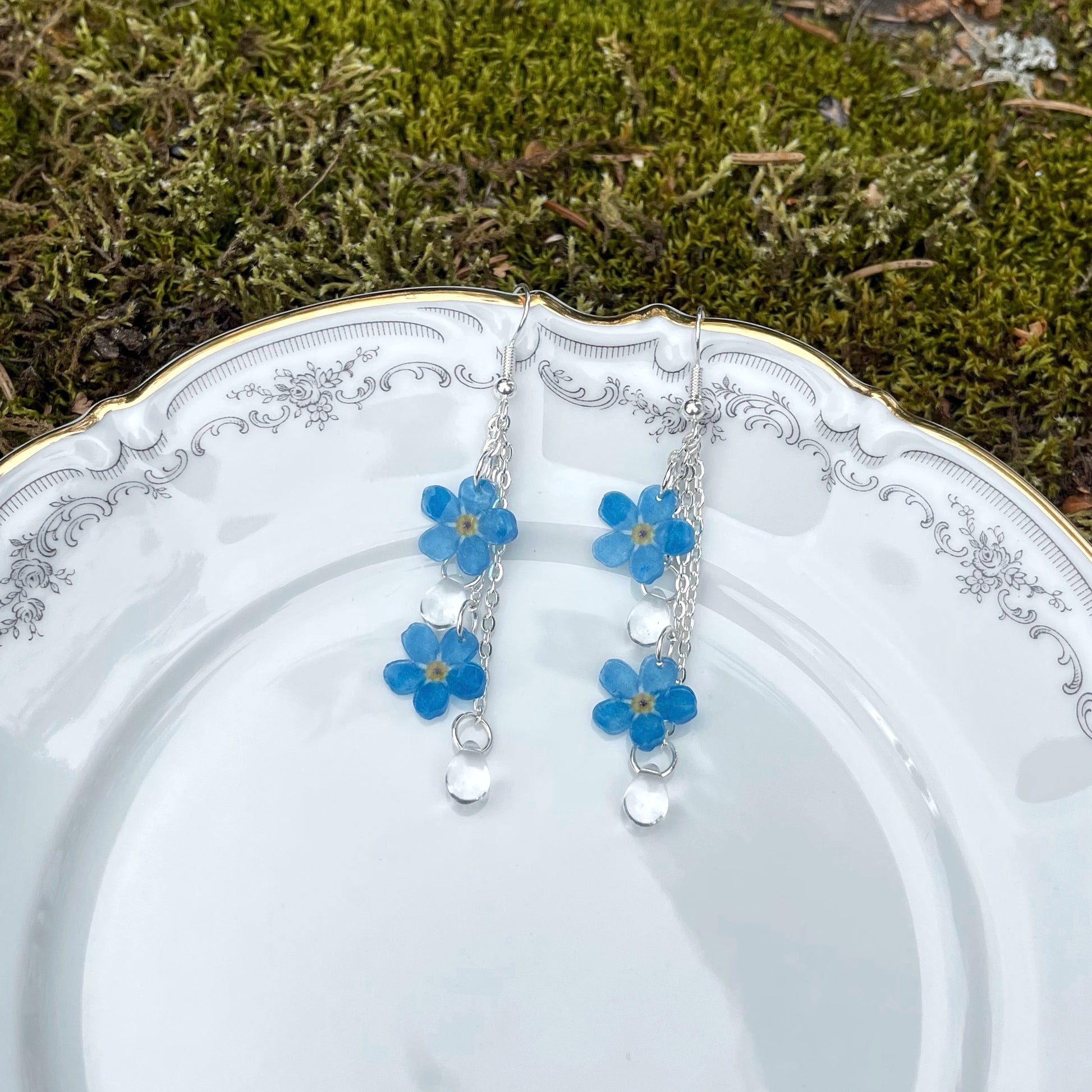 Lemmikki-korvakorut helmillä