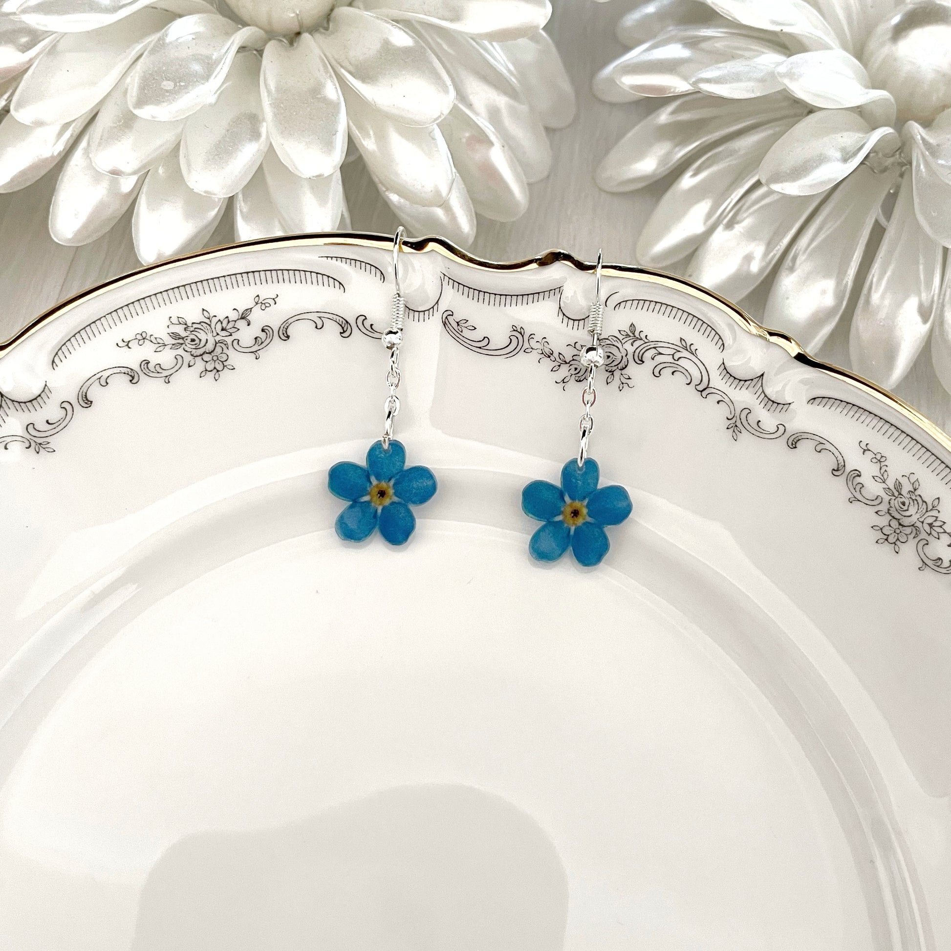 Lemmikki-korvakorut yhdellä kukalla