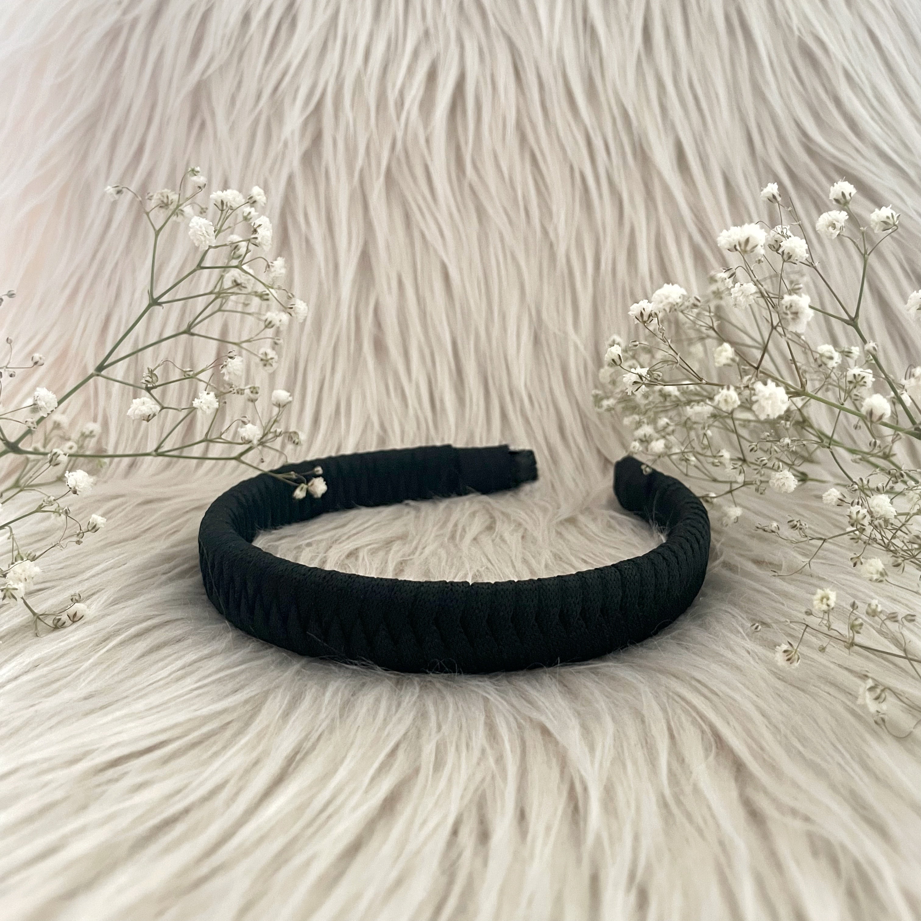 Kapea musta hiuspanta