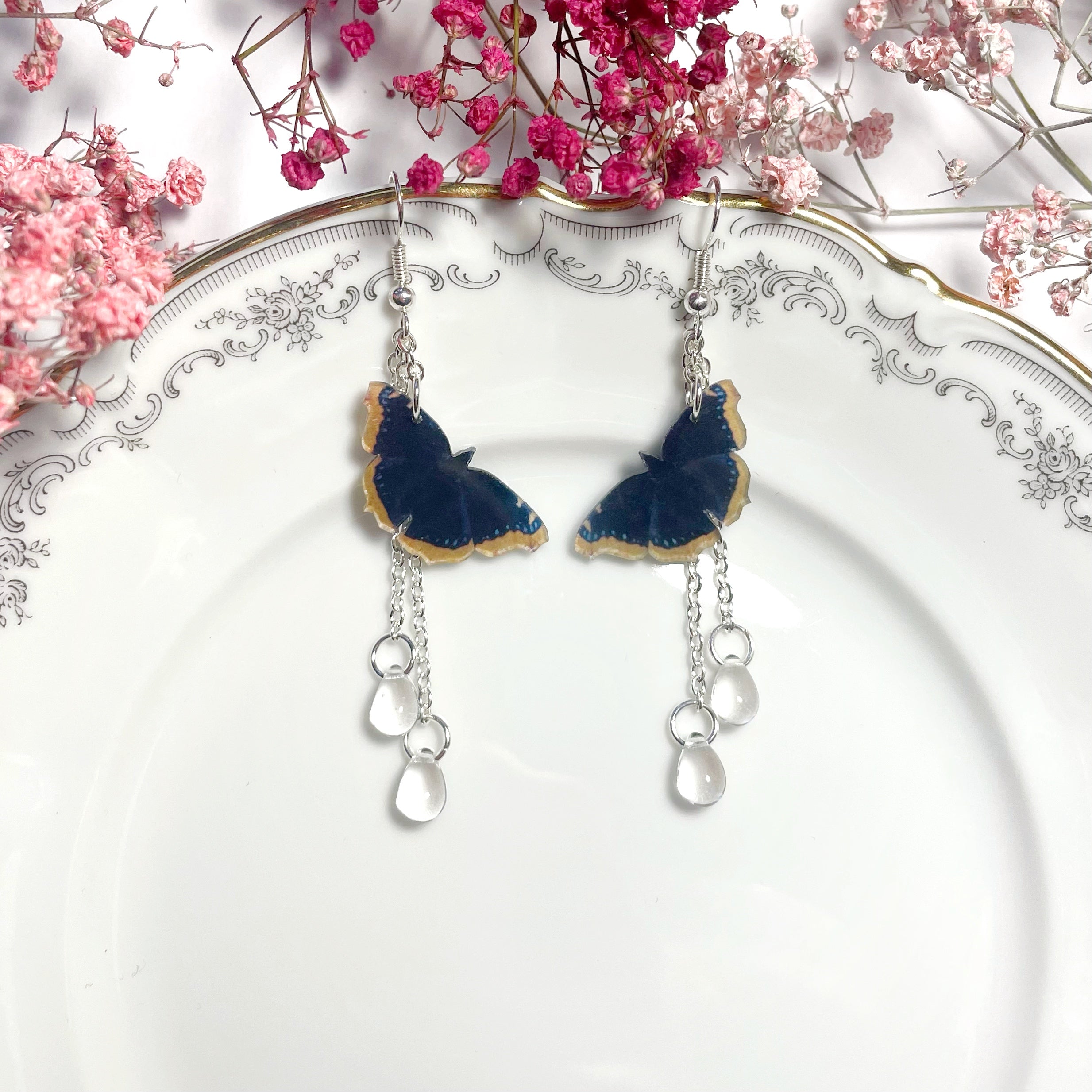 Suruvaippa-korvakorut helmillä