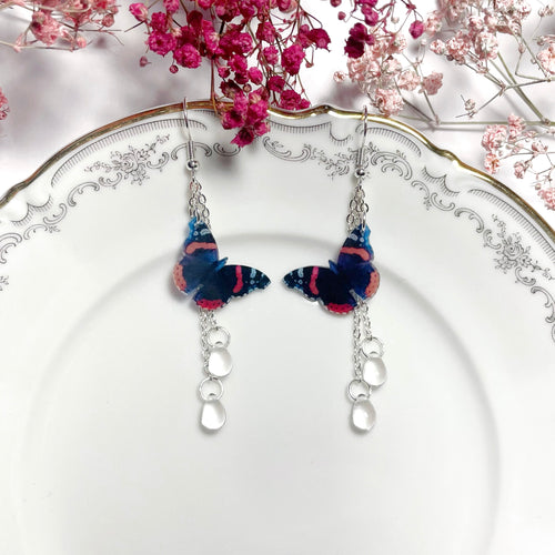 Amiraaliperhoset helmillä