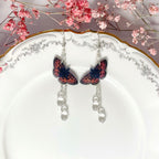 Niittyhopeatäplä-korvakorut helmillä