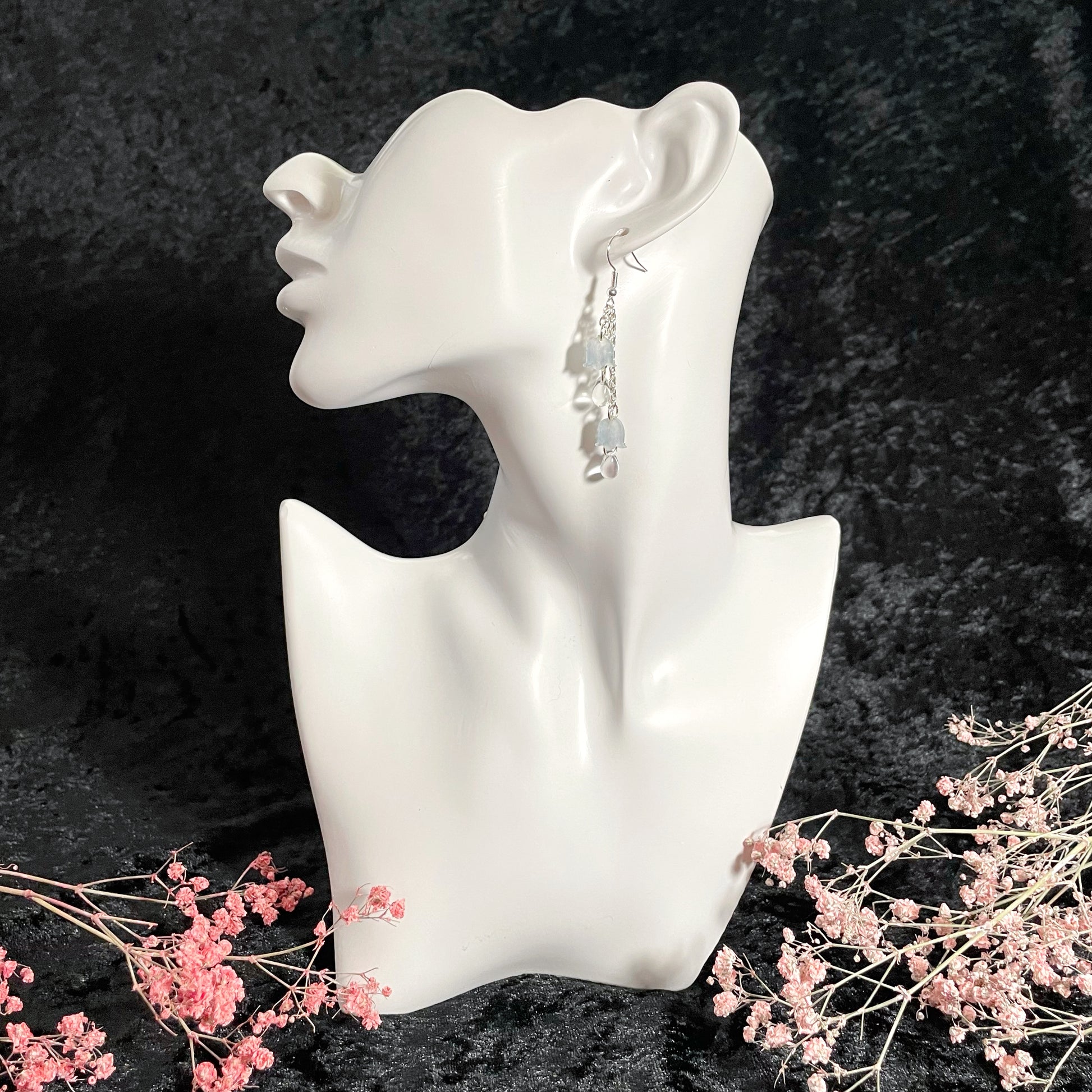 Kielo-korvakorut helmillä