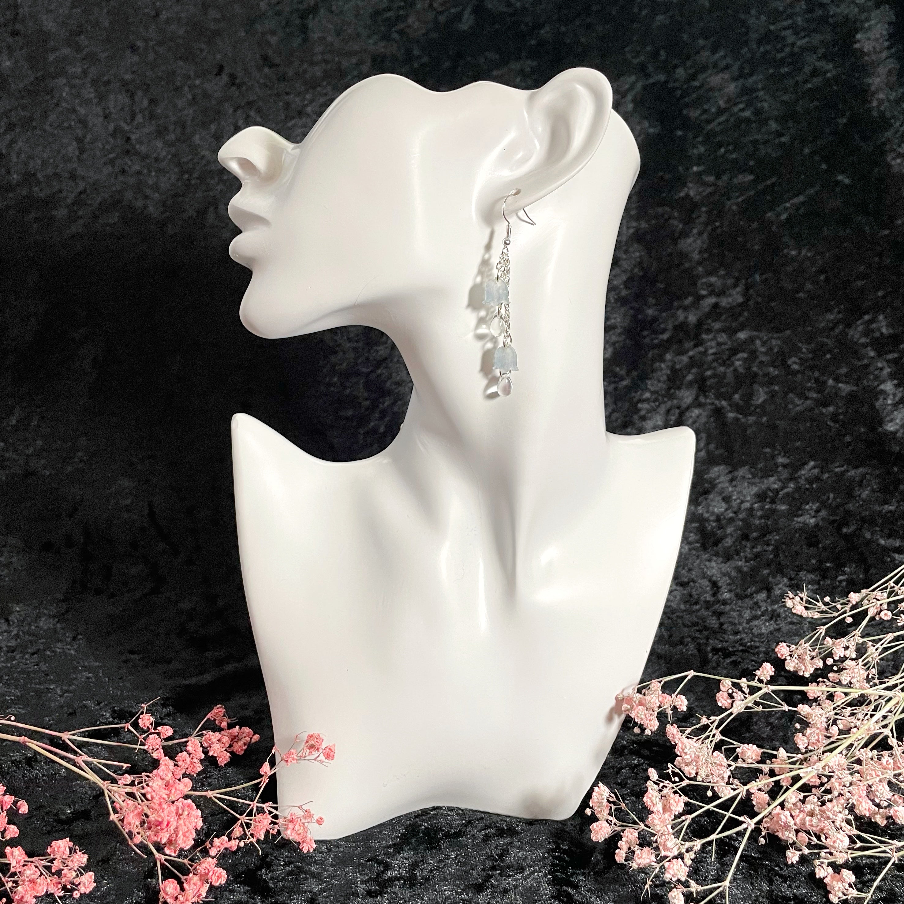 Kielo-korvakorut helmillä