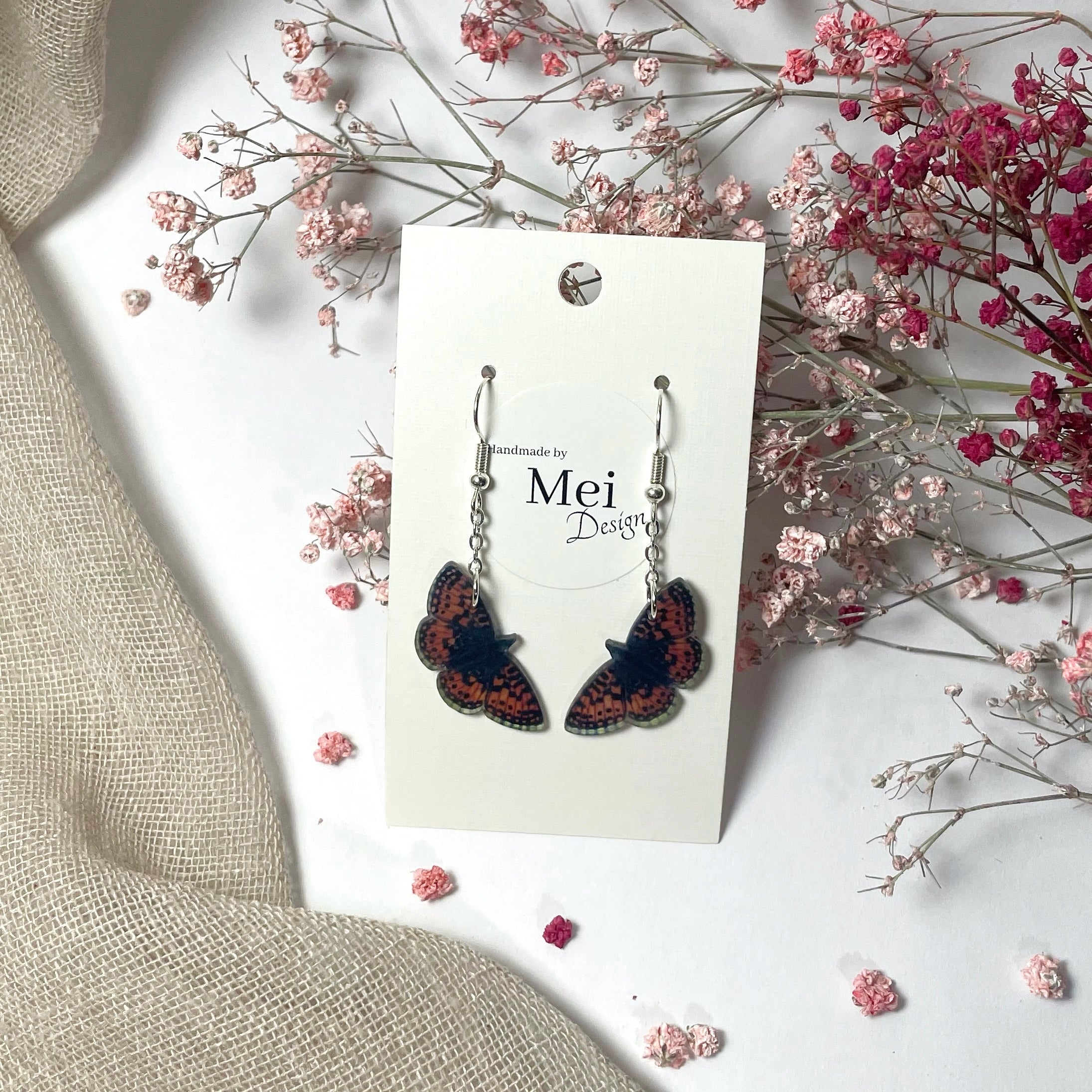 Niittyhopeatäplä-korvakorut