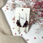 Niittyhopeatäplä-korvakorut helmillä