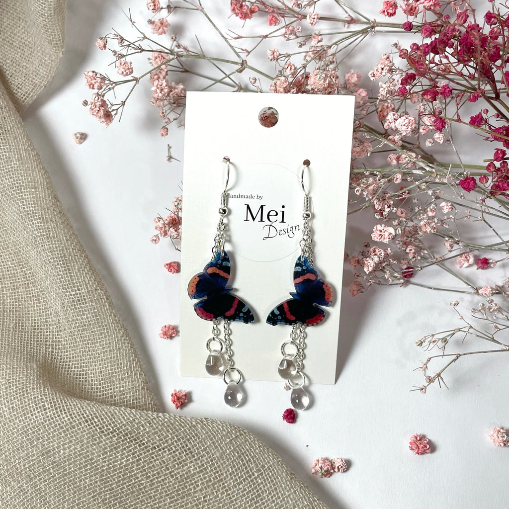 Amiraaliperhonen-korvakorut helmillä