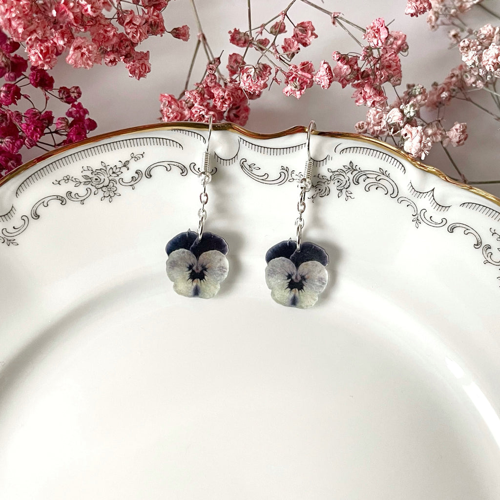 Orvokki-korvakorut ketjulla (pieni)