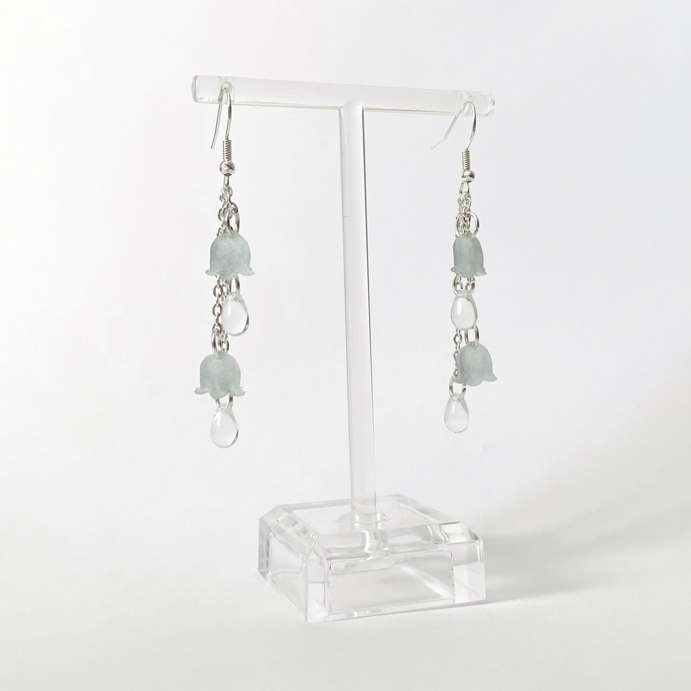 Kielo-korvakorut helmillä