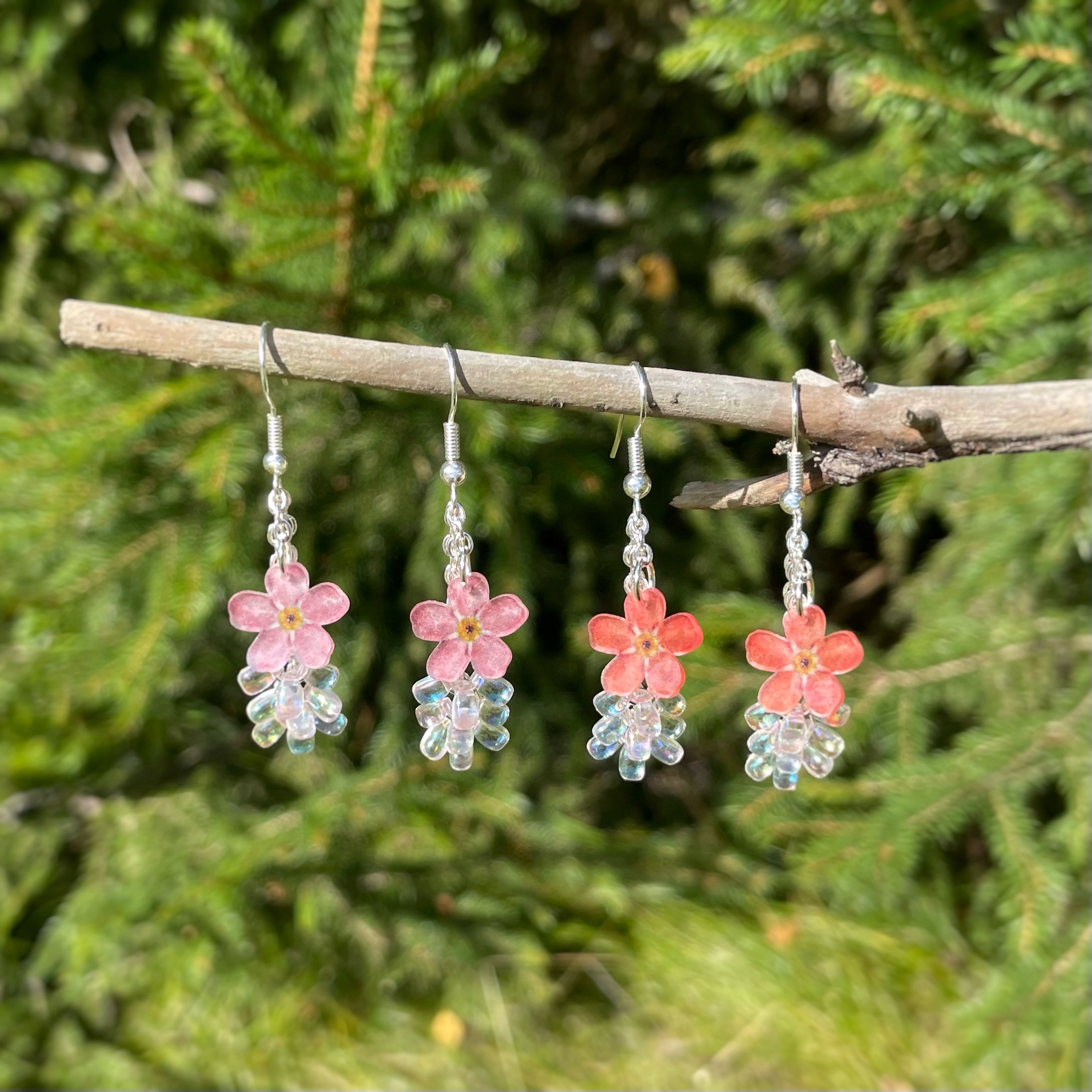 Yhden kukan lemmikki-korvakorut helmillä